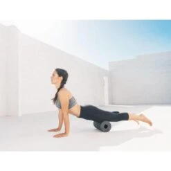 BLACKROLL® FLOW STANDARD Foam Roller Black -Équipement De Natation Boutique blackroll flow standard foam roller black 4