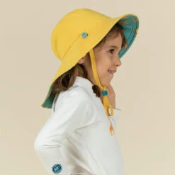 Chapeau Anti UV Bébé Réversible Jaune Et Bleu Imprimé SAVANE -Équipement De Natation Boutique chapeau anti uv bebe reversible jaune et bleu imprime savane 3