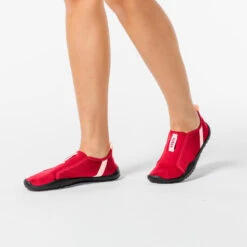 Chaussures Aquatiques élastiques Adulte - Aquashoes 120 Rouge 13 Chaussures Aquatiques élastiques Adulte - Aquashoes 120 Rouge -Équipement De Natation Boutique chaussures aquatiques elastiques adulte aquashoes 120 rouge 3