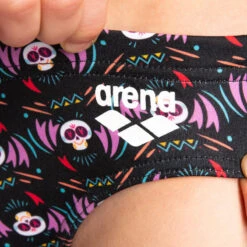 Maillot De Bain Slip Enfant ARENA SKULL Noir 9 Maillot De Bain Slip Enfant ARENA SKULL Noir -Équipement De Natation Boutique maillot de bain slip enfant arena skull noir 4