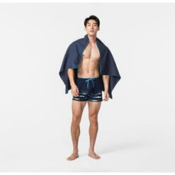 Serviette De Bain Microfibre à Rayures Bleu Foncé Taille L 80 X 130 Cm -Équipement De Natation Boutique serviette de bain microfibre a rayures bleu fonce taille l 80 x 130 cm 2